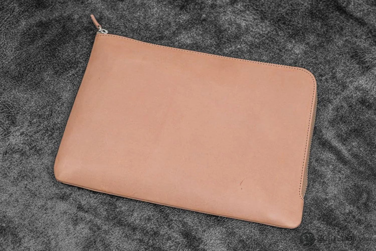 Galen Leather Zippered Writer's Bank Bag in Undyed Leather