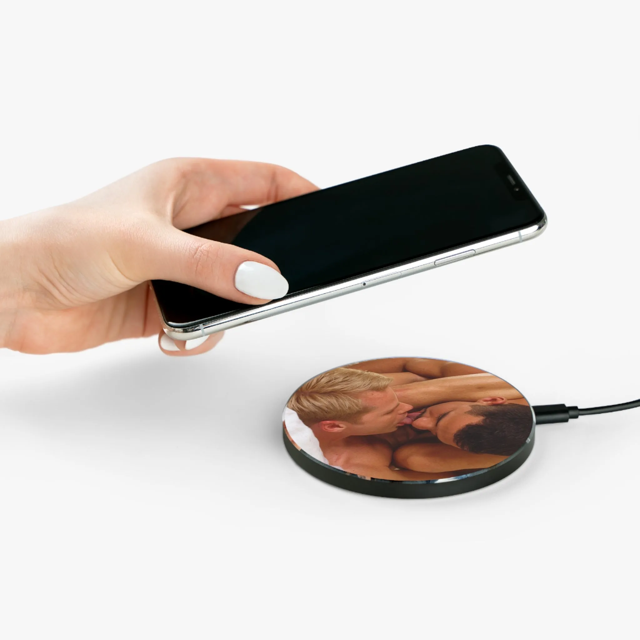 GET IT ON Wireless Charger by CHUCK X CULTUREEDIT