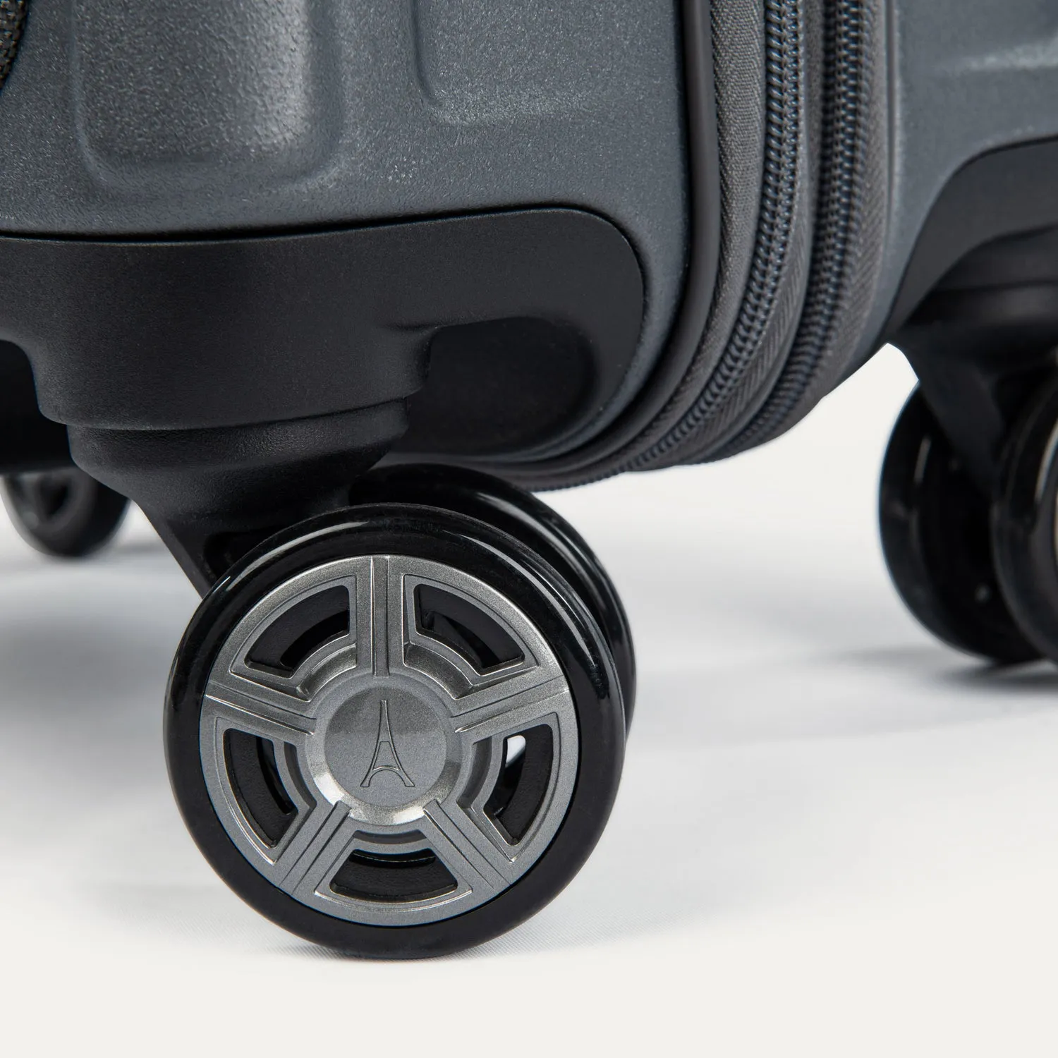 Platinum® Elite Carry-On Business Plus Hardside Spinner